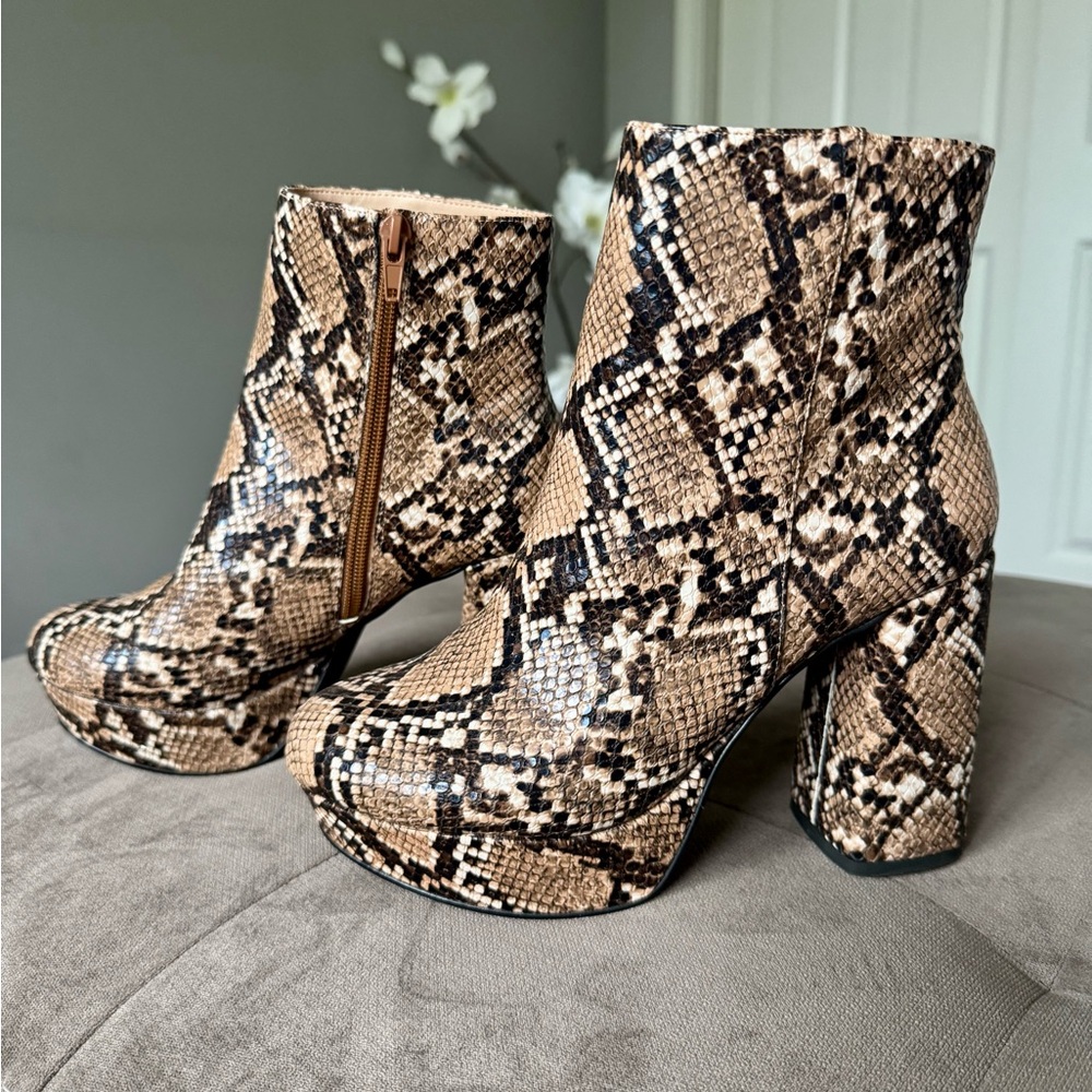 Steve Madden Brown Heeled Boots with Chunky Heel